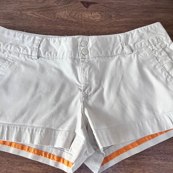 American Eagle Outfitters Women's Size 6  Stretch Khaki Shorts - Picture 3 of 8